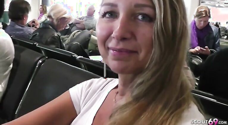 GERMAN WIFE AND HUSBAND MADE HOMEMADE POV PORN IN HOLIDAY