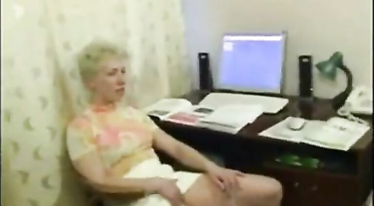 Mature horny MILF get huge young cock