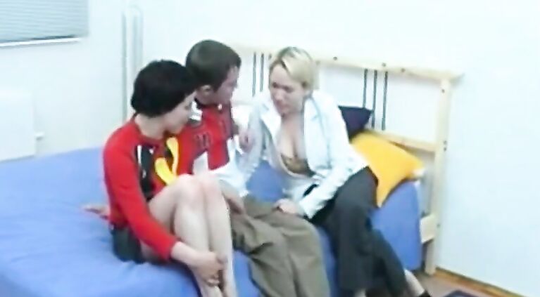 Mature Mom s. And Hot d. d. Together - Irish