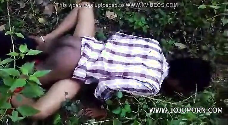 Desi Bhabhi Nude Boobs Pressed Hard by Old Man Video -- www.jojoporn.com