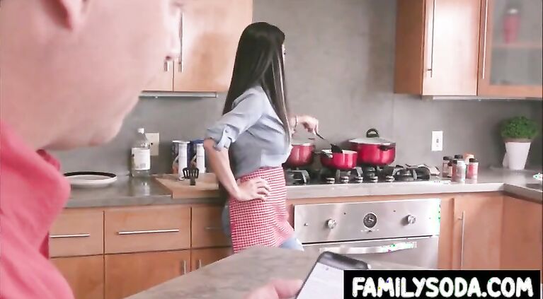 Mom banged by s. while cooking for Dad