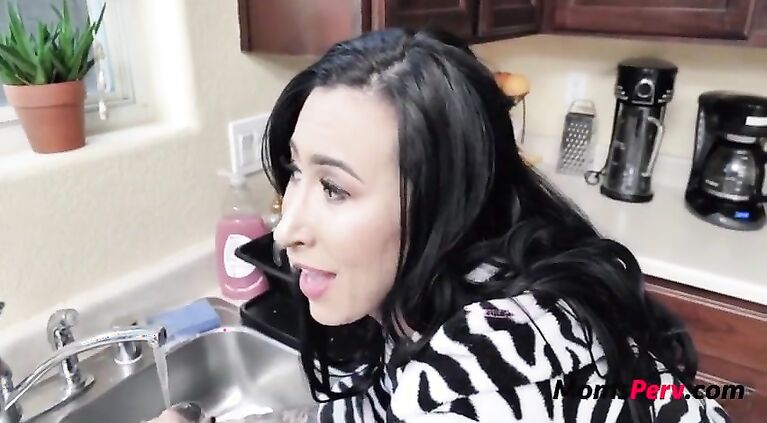 Don't You Wanna Get Mom Pregnant, s.-Lily Lane
