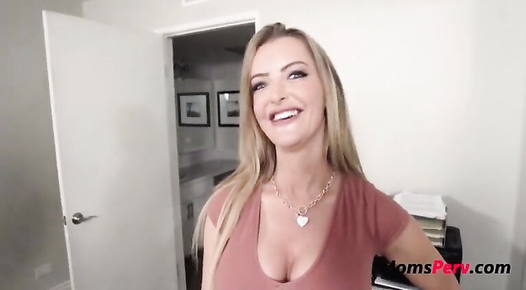 Mom Doesn't Like s.'s Girlfriend, So....Linzee Ryder