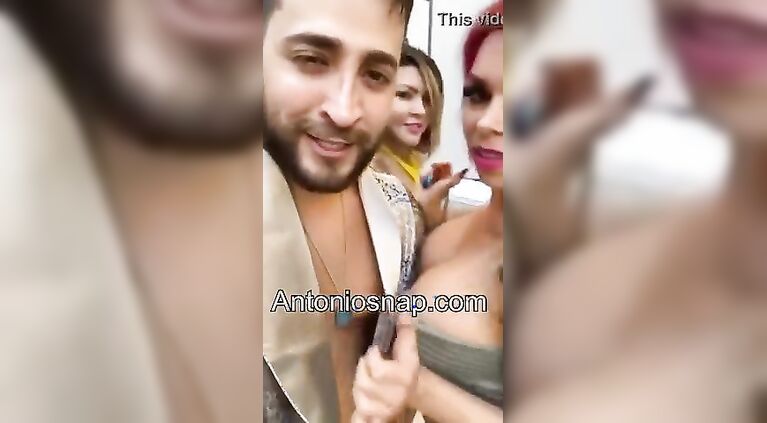 انطونيو ينيك بنات عم و يفتح خروقهم سوا سكس محارم
