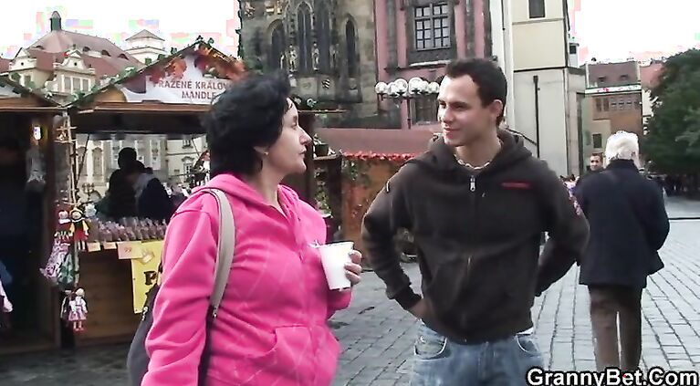 Granny tourist is picked up and fucked