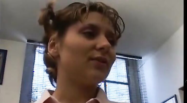 Giovane Prostituta fa pompino a vecchio - Young Prostitute does blowjob to old