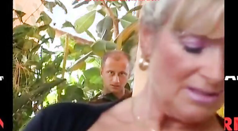 Nonna matura vogliosa di cazzo giovane - granny hot cock