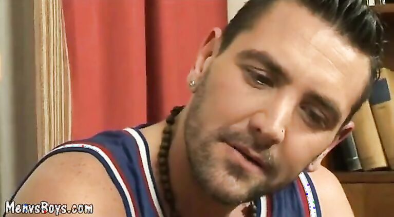 Sexy Daddy Fucks Twink