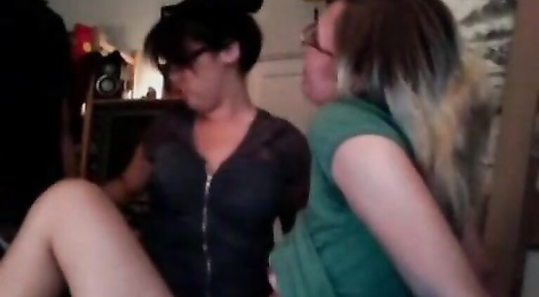 EskimoTube.com - Streaming Videos of Unknown - College Girls Real Threesome - Pornstars And Centerfo