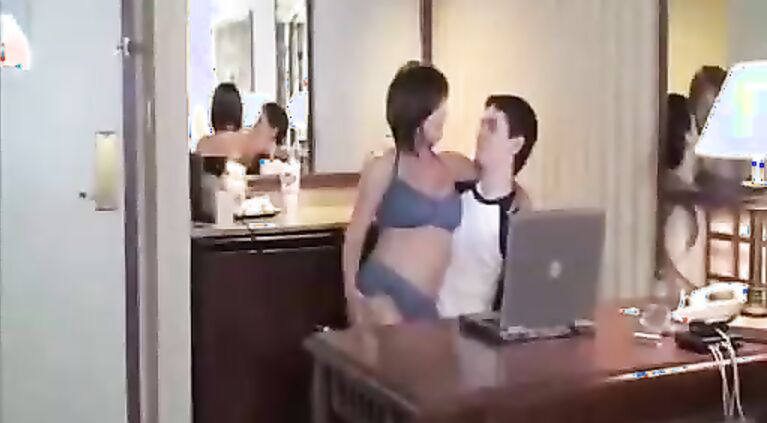 insext mother is sharing without knowing it 01528 - henti incest comic porn - hiding naughty family porn