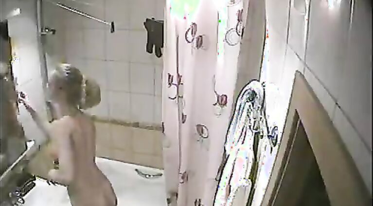 insext my brother wouldnt miss it 01174 - family member forced sex - lowes from family guy doing porn
