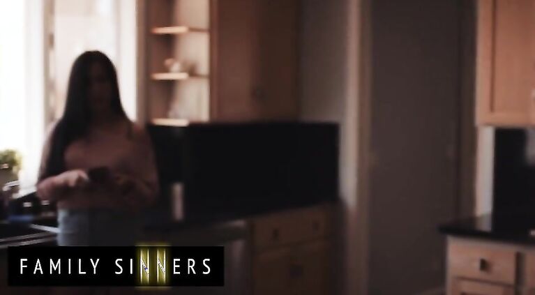 Family Sinners - Jennifer White's Stepson Catches Her Staring At His Muscles & Gives Her A Taste