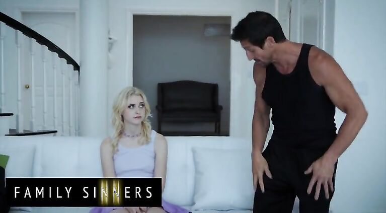 Family Sinners - Innocent Tiny Blonde Chloe Cherry Tries Dick For Her First Time