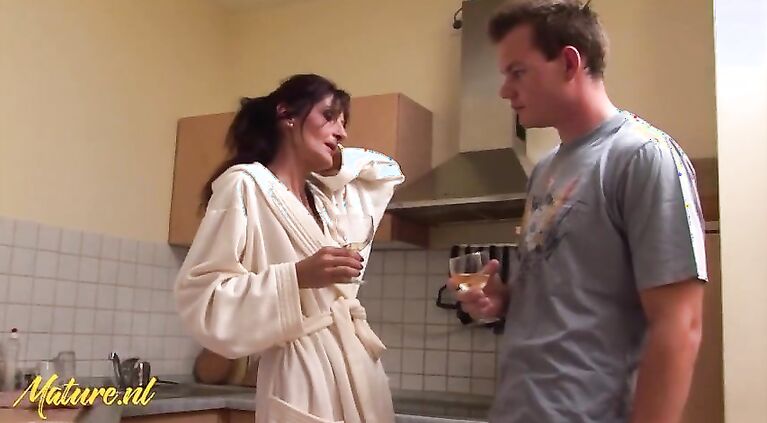 Skinny Mature Wife Creampied By Big Dick