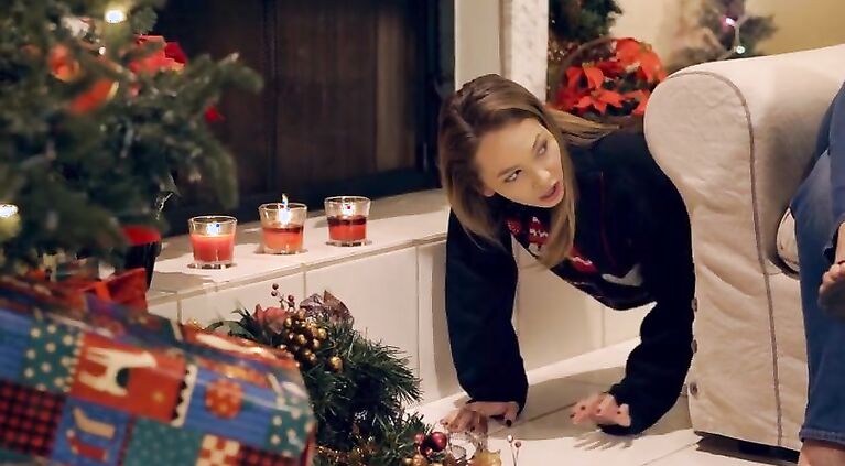 Kylie Quinn tells Stepbro, "I wanna play house with you" -S26:E1