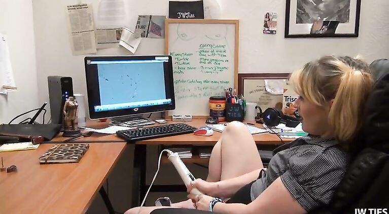 A Lay At Work xvideos HD