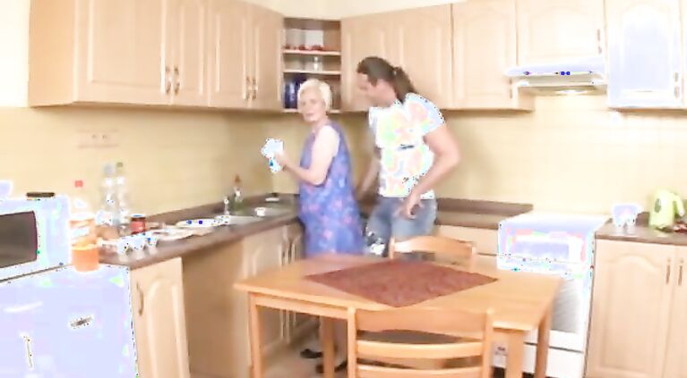 mom serves up pussy in the kitchen FL