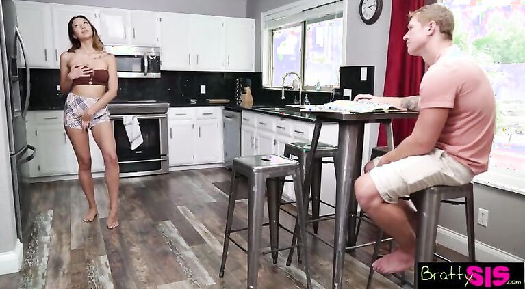 Kimora Quin fantasizes, "Im going to cum all over your big cock Stepbro" - S24:E6