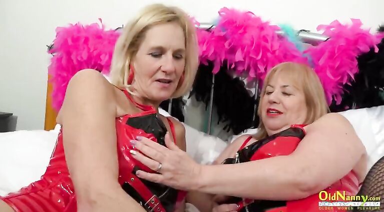 OldNannY Two British Blonde Lesbians Masturbating