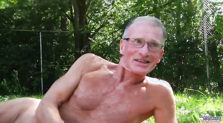 She Licks And Sucks the Old Man cock Young babe blowjob and pussy fingering