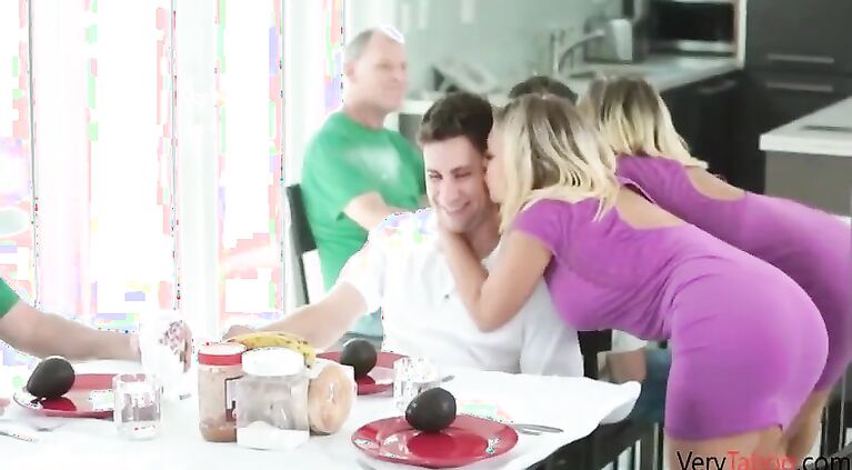 mom loves the risk of almost getting caught fucking her s.