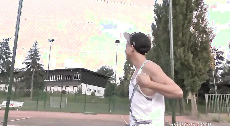 18 Skater Boy Gets Handjob