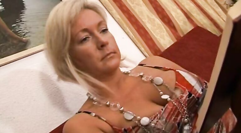 Amateur incestuous relationships and sex push the limits of pleasure.
