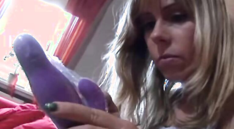 Girls getting naughty with their family members in xxx videos.