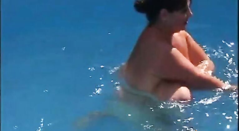 Fat and busty chick have a good fuck in the garden