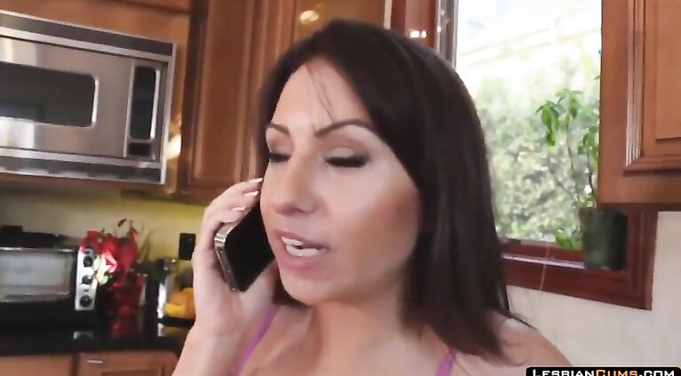 lesbiancums com d. facesiting step mom pussy