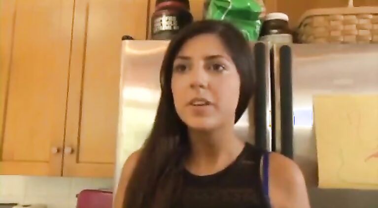 Mom and I share my lover  - Babebj.com